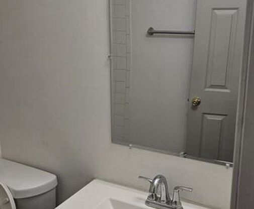 2 beds, 1 bath, $1,400, Unit #4