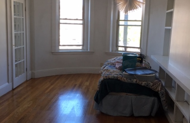 752 HUNTINGTON AVE