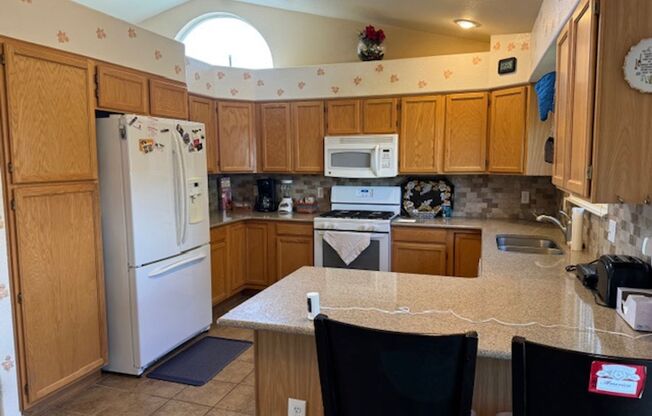 3 beds, 2 baths, $2,500