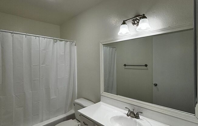 1 bed, 1 bath, 780 sqft, $2,425, Unit 26
