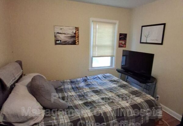 3710 E 43 ST