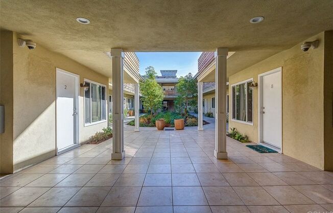 296 N Oakland Apartments exterior hallways