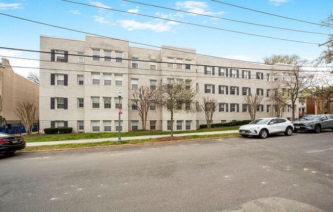 Available Now! 1 Bed 1 Bath In Brightwood! Washer/ Dryer in Unit!