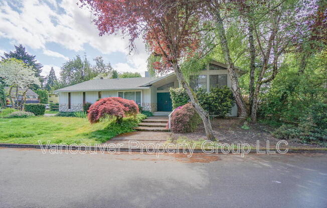 7003 NW DOGWOOD DR