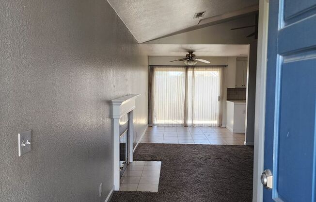 3 Bedroom 2 Bath in HOA Community with Community Pool- Oxford Place neighborhood!