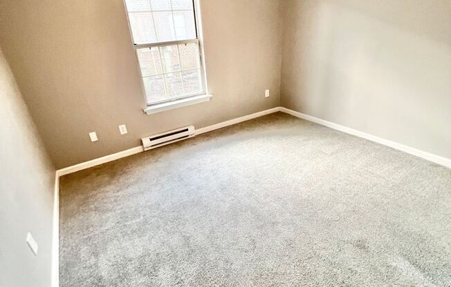 2 beds, 1 bath, $1,515, Unit 451 Frizzell Avenue Unit D R