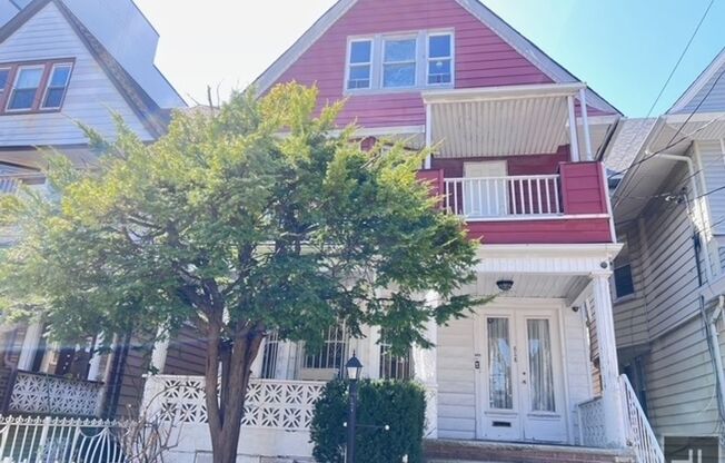 828 E 34 ST