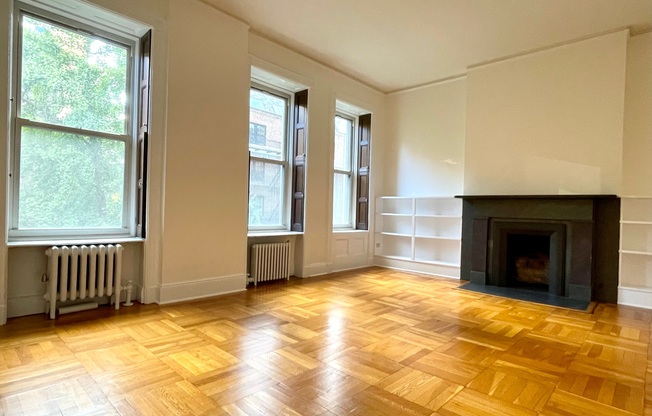 243 E 71 ST