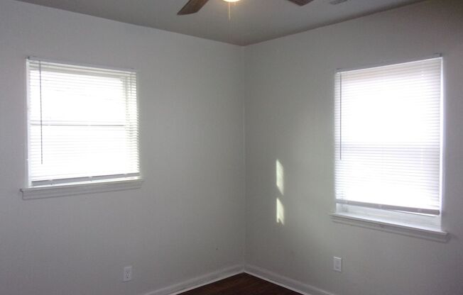 2 Bedroom 1 Bath Home - Recently updated and Minutes to Uptown Charlotte.