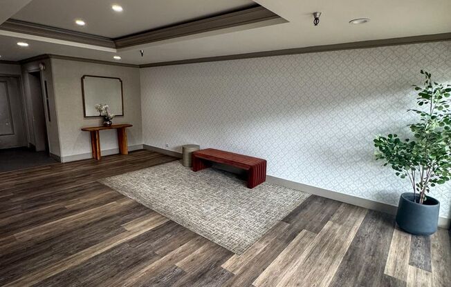 Burton Plaza..Gorgeous Newly Remodeled Studio..Prime Location!