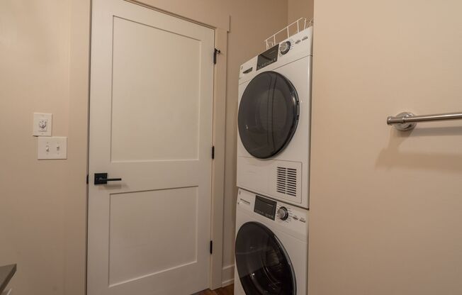 1 bed, 1 bath, 579 sqft, $1,400, Unit 24