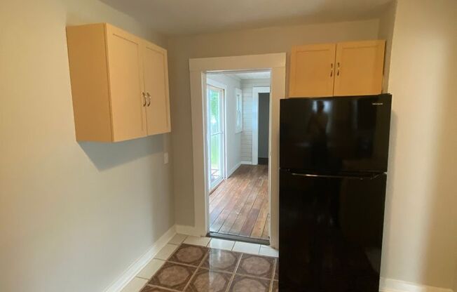 2 beds, 1 bath, $1,200