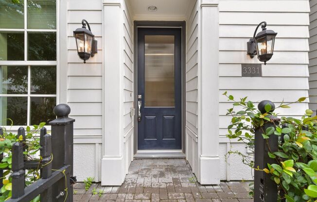 Bikes, Bars & Bliss – Rent This City Retreat!