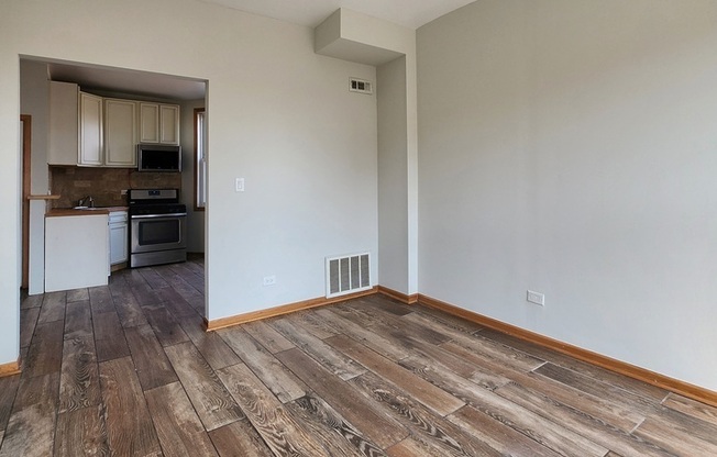1316 W 18 ST