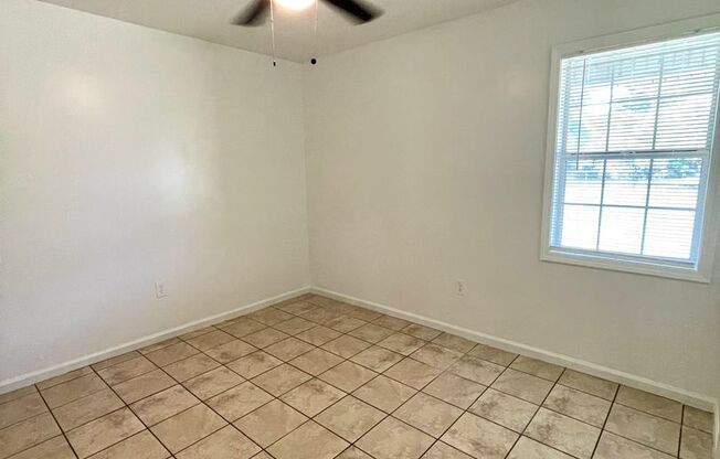 2 beds, 1 bath, $800