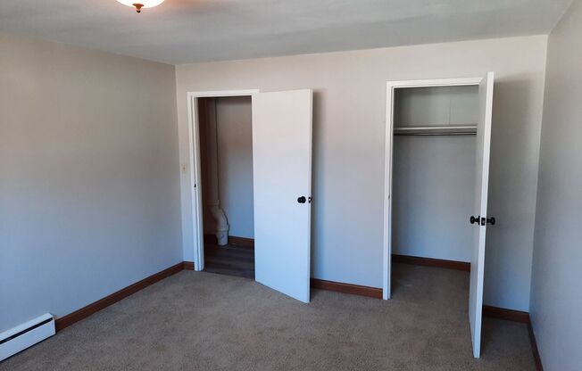 2 beds, 1 bath, 800 sqft, $1,145, Unit 569-A