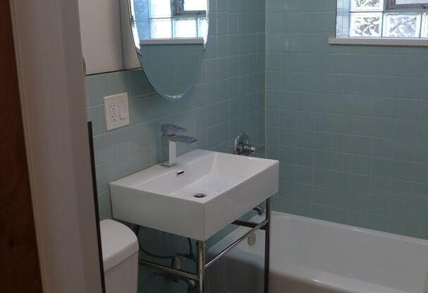 2 beds, 1 bath, $1,695, Unit 7770 - Unit #2