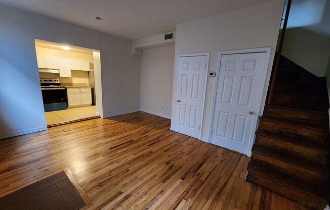 DELIGHTFUL NORTHERN LIBERTIES TOWNHOUSE AVAILABLE AUGUST 10