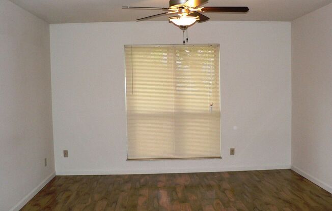 2 beds, 1 bath, 900 sqft, $1,250, Unit 11468-201