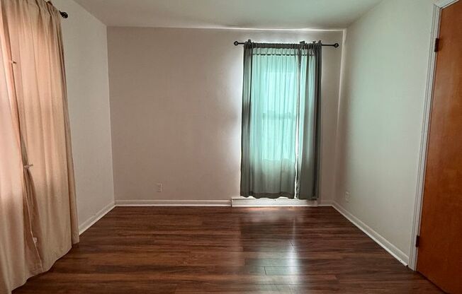 3 beds, 1 bath, $1,600