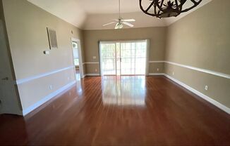 Large Unfurnished 2 Bedroom Condo in Desirable Myrtlewood