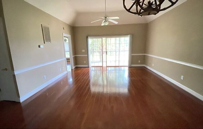 Large Unfurnished 2 Bedroom Condo in Desirable Myrtlewood