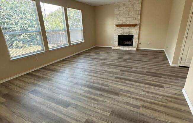 Large single family home - Available now!