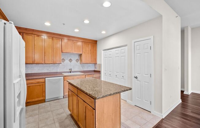 2 beds, 2 baths, $2,350, Unit # 406