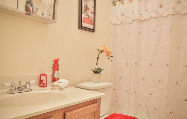 2 beds, 2 baths, 1,070 sqft, $2,600, Unit 8-8A