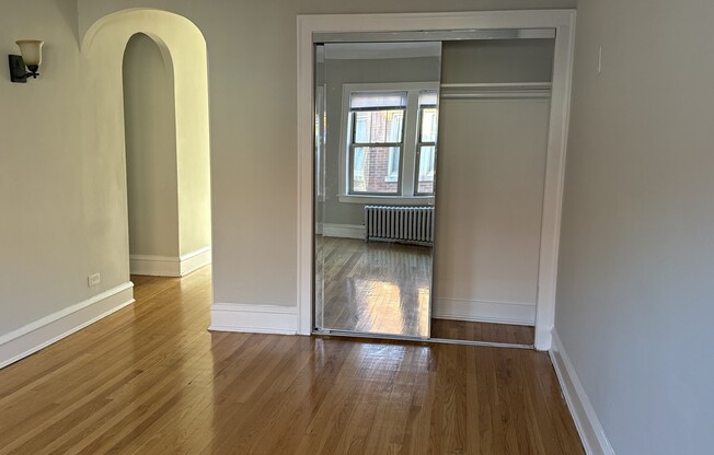 5119 21 W MONTROSE AVE