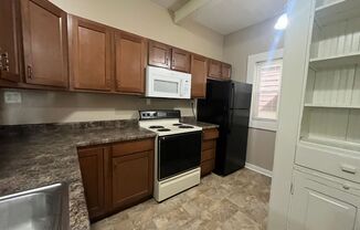 3 beds, 1 bath, $950