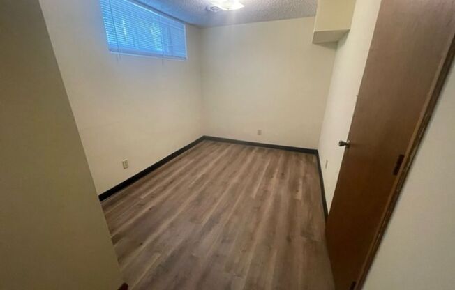 2 beds, 1 bath, 650 sqft, $700, Unit Unit 6