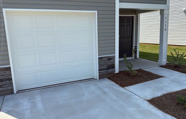 Beautiful Townhome in the steel creek area!