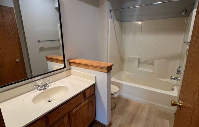 2 beds, 2 baths, 1,227 sqft, $1,775, Unit 5017