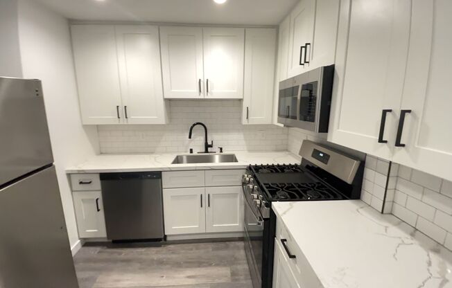Studio, 1 bath, 575 sqft, $1,798, Unit 117