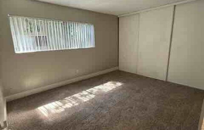 2 beds, 1 bath, 818 sqft, $2,100, Unit 036
