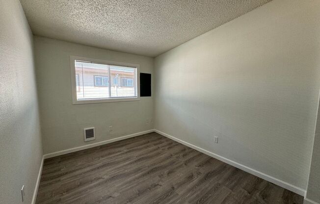 2 beds, 1 bath, 682 sqft, $1,300, Unit 35