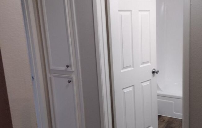 1 bed, 1 bath, 677 sqft, $1,445, Unit 050