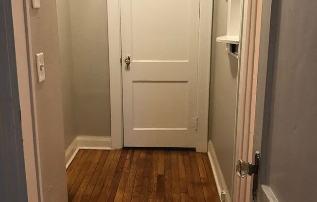 2 beds, 1 bath, $900