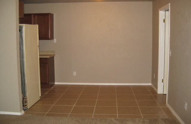 2 beds, 2 baths, $1,100