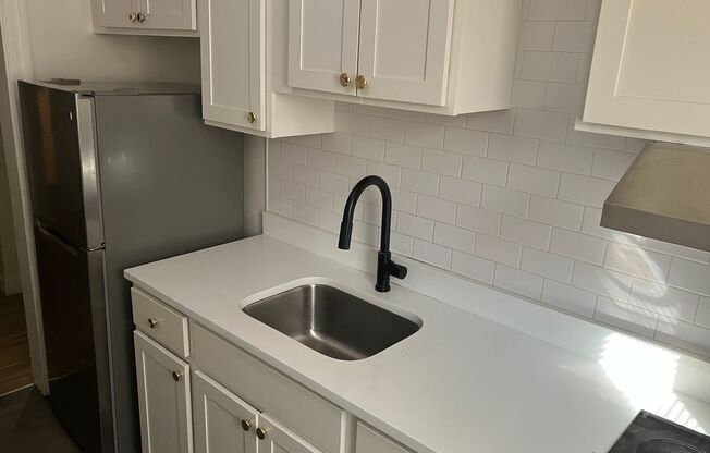 2 beds, 1 bath, $1,950, Unit 133