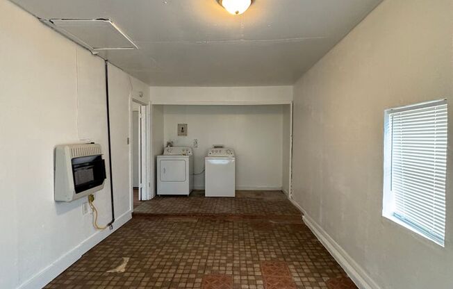 3 beds, 2 baths, $1,200, Unit 2411 ECHO ST.