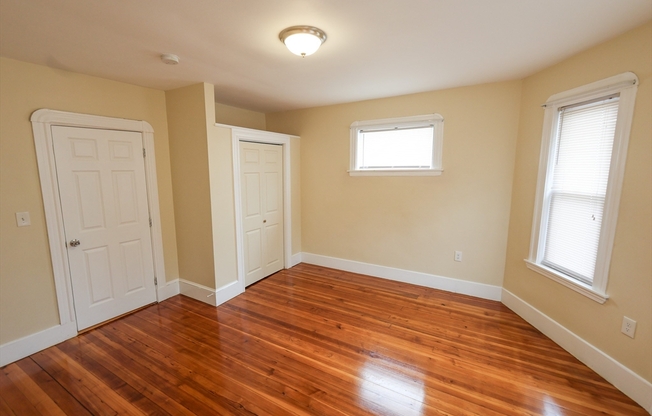 3 beds, 1 bath, 1,100 sqft, $2,850, Unit 2
