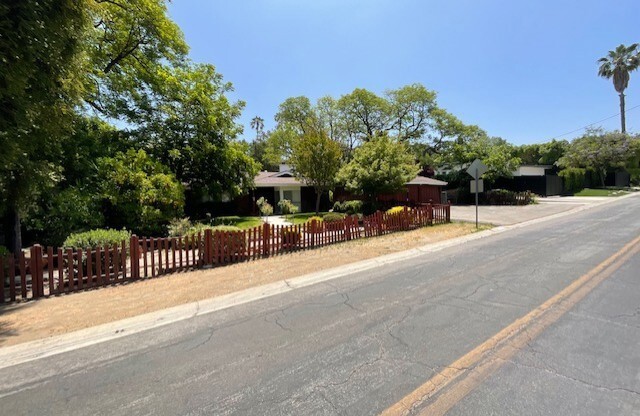 4748 WHITE OAK AVE