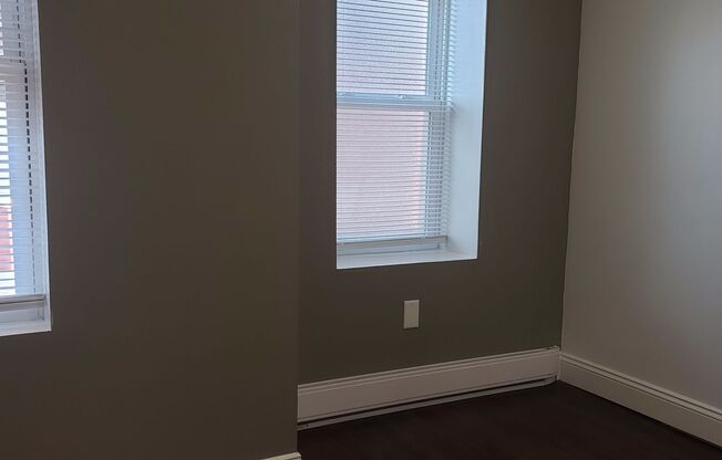 2 beds, 1 bath, $1,300, Unit 301 3 A