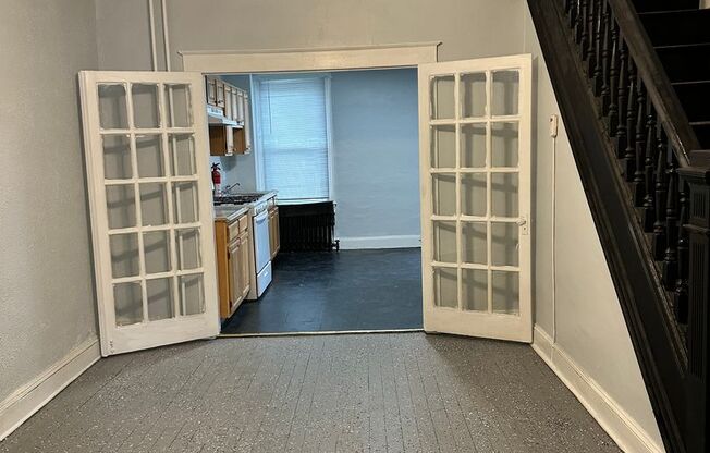 Spacious Home! Finished Basement! W/D! Available Now!