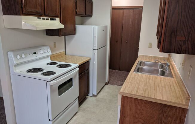 2 beds, 1 bath, 835 sqft, $695, Unit 101