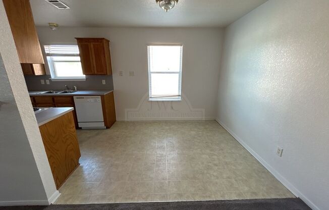 2 beds, 1 bath, $750