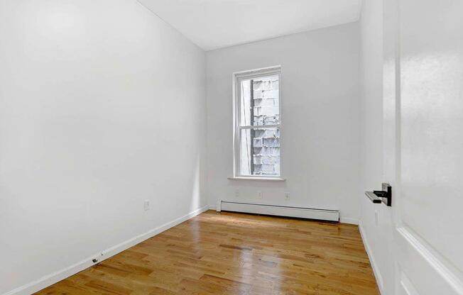 1235 DECATUR ST
