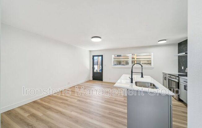 1314 S QUINCY AVE
